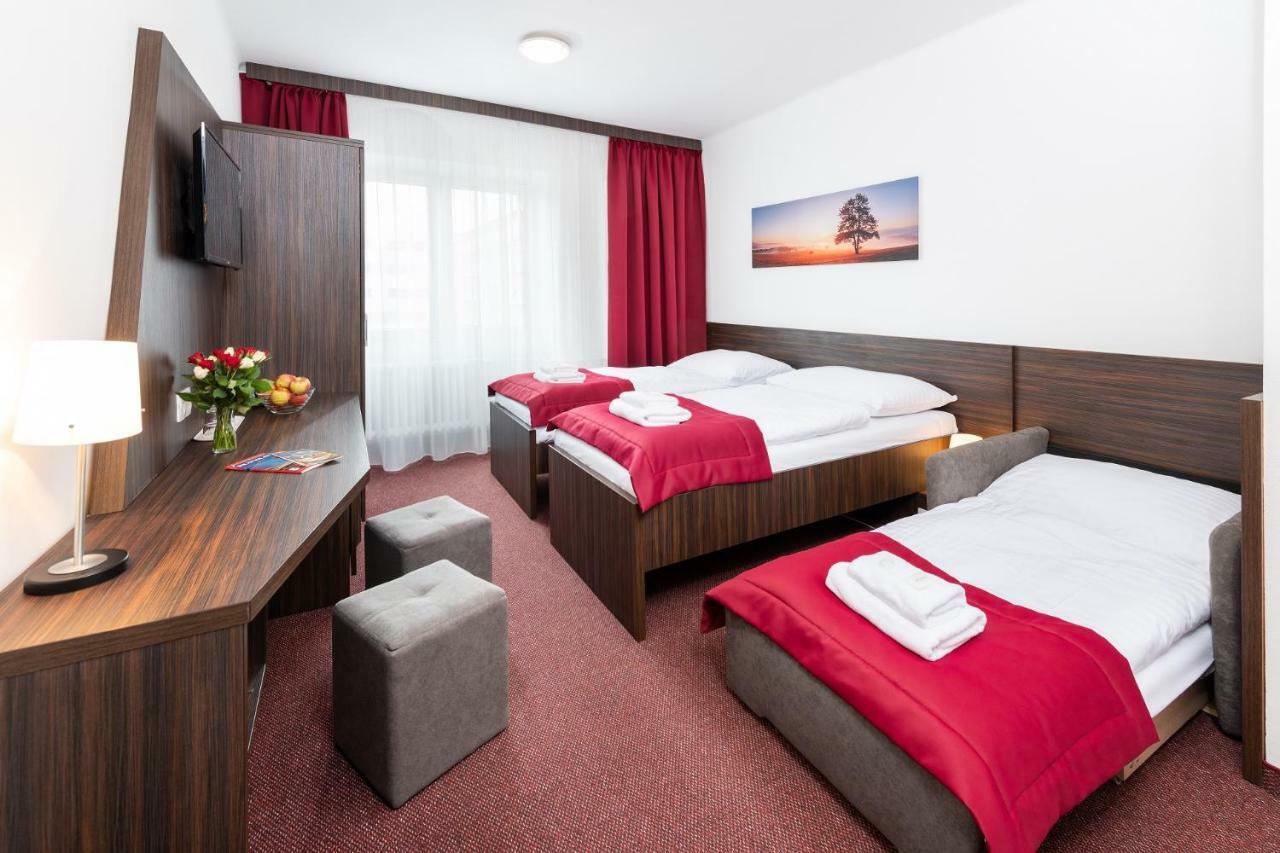 Hotel Plus Pressburg Exterior foto